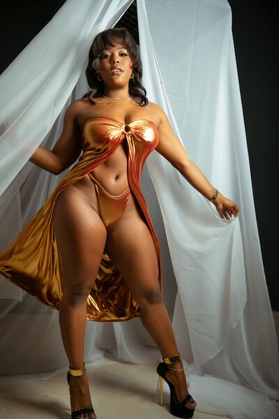 AshantiHopson - Galleri bild 2
